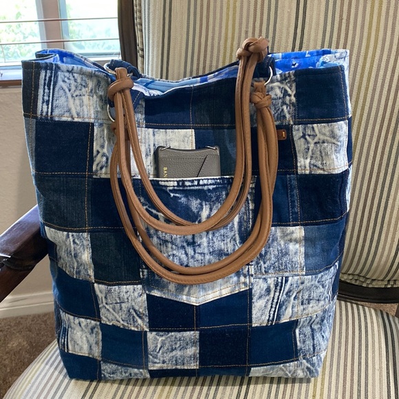 SOLD-New Jean EX Weekend Tote - Picture 5 of 15